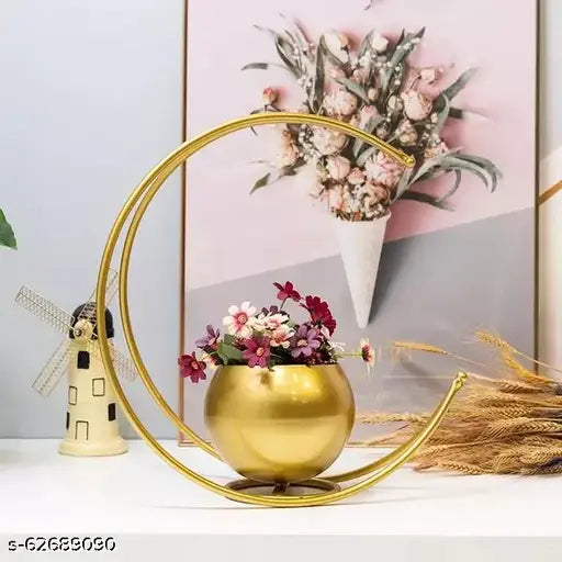 Kraphy CREATIVE METAL GEOMETRIC HOME DECOR DESIGNER VASE 